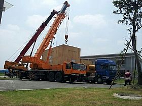 大件鍋爐吊裝_廣州搬家公司，廣州設(shè)備搬運(yùn)公司，廣州吊裝公司