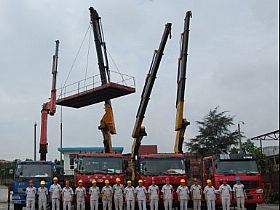 隨車吊展示_廣州搬家公司，廣州設(shè)備搬運(yùn)公司，廣州吊裝公司，支點(diǎn)搬運(yùn)公司