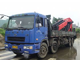 隨車吊尾吊_廣州搬家公司，廣州設(shè)備搬運(yùn)公司，廣州吊裝公司