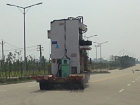 壓力機(jī)運(yùn)輸_廣州搬家公司，廣州設(shè)備搬運(yùn)公司，廣州吊裝公司，支點(diǎn)搬運(yùn)公司