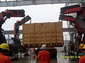 多臺隨車吊共同作業(yè)-廣州搬家公司，廣州設(shè)備搬運公司，廣州吊裝公司，支點搬運公司