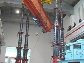 大件吊裝工程800T行車吊裝_廣州搬家公司，廣州設備搬運公司，廣州吊裝公司，支點搬運公司