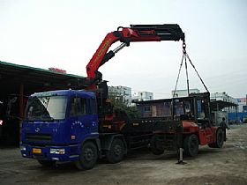 隨車吊前吊_廣州搬家公司，廣州設(shè)備搬運(yùn)公司，廣州吊裝公司